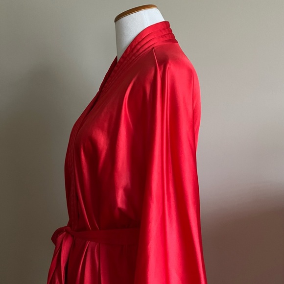 Vintage Vanity Fair Red Silky Robe Size Medium - Picture 8 of 11